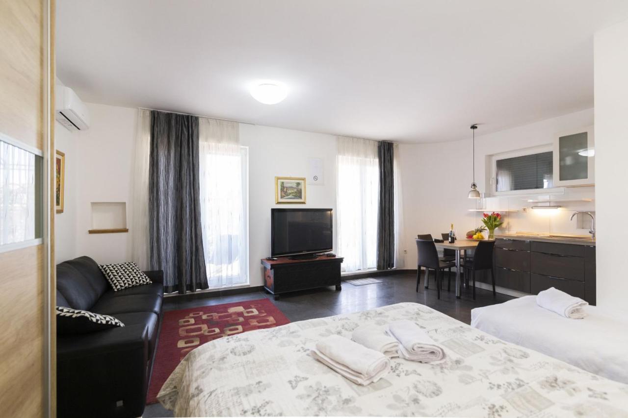 Sibenik City Beach Apartment
