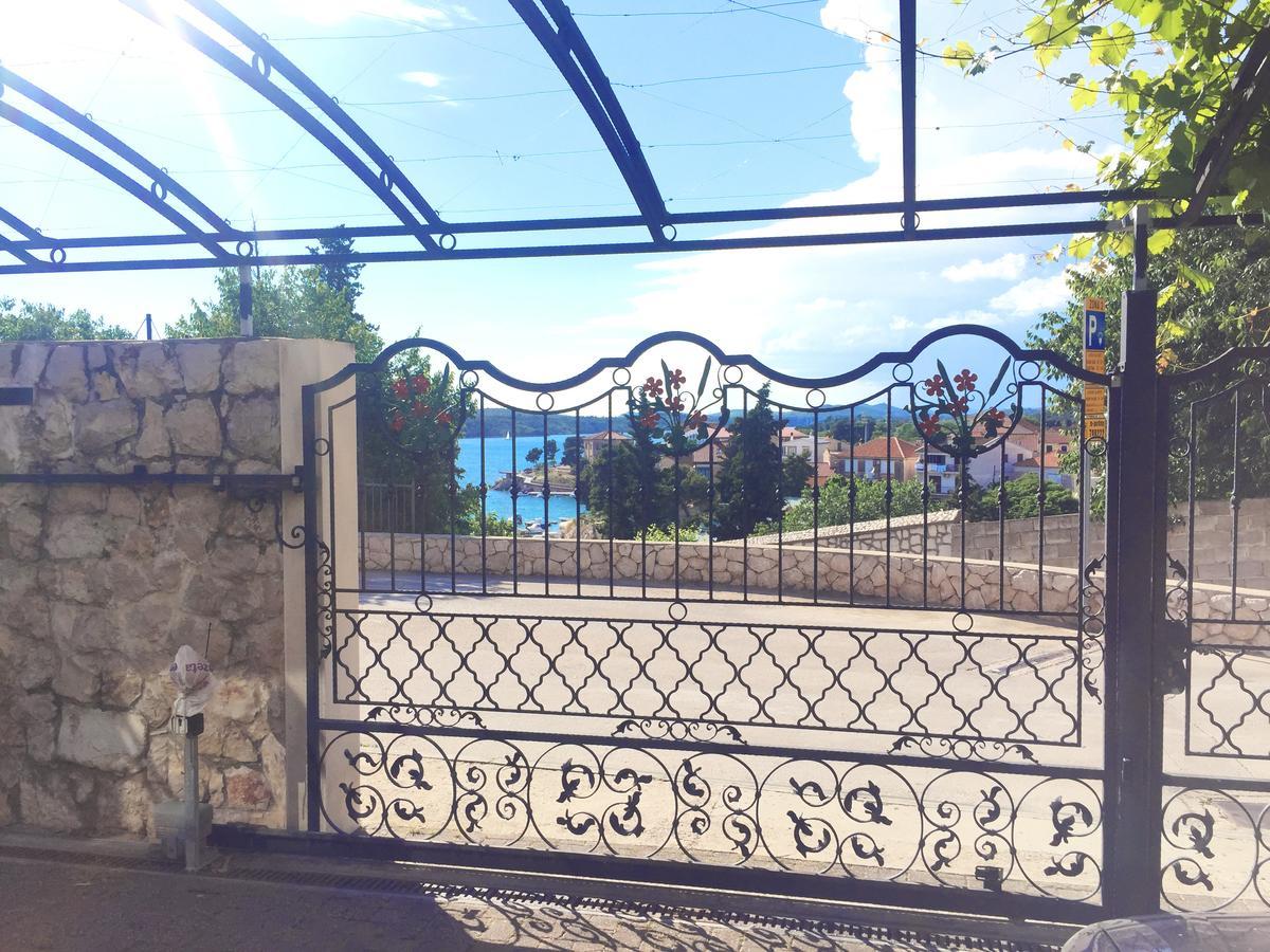 Sibenik City Beach Apartment *